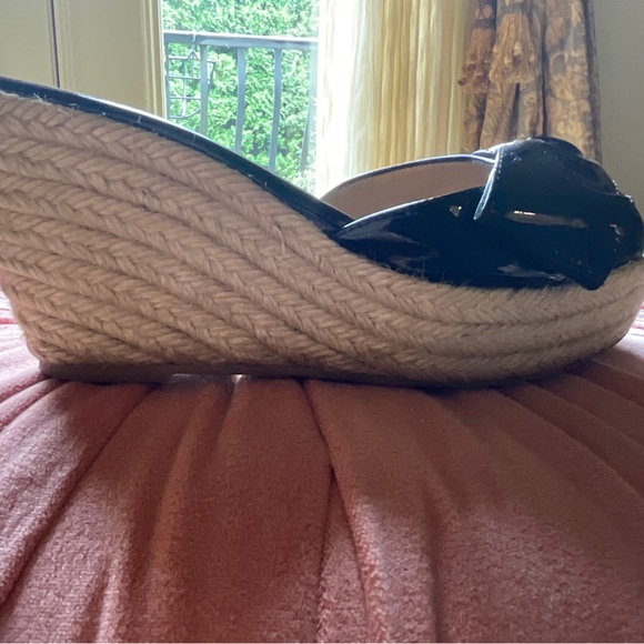 SALE!! ❤️ Valentino Black Patent Leather Bow Sandal with Wedge. Size 7 - Picture 8 of 13